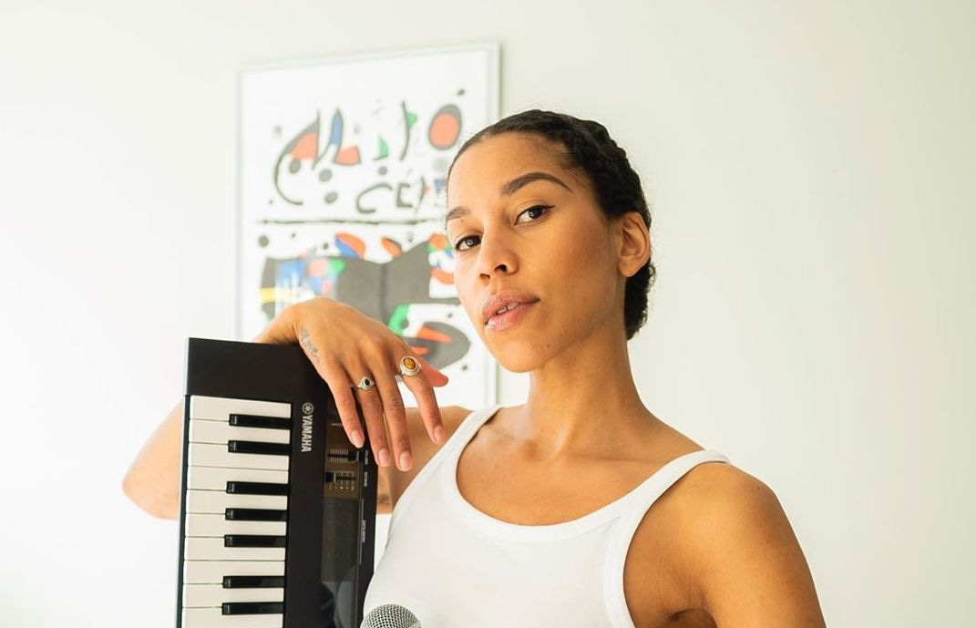 Flyer for event Charlotte Dos Santos.