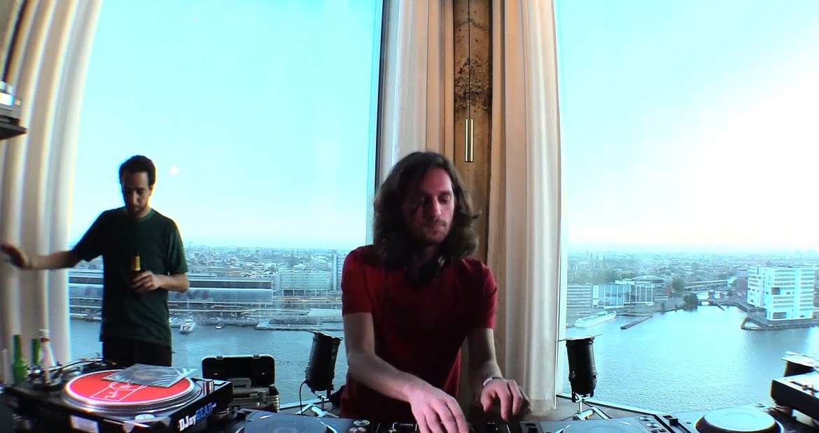 Photo of set DEKMANTEL SOUNDSYSTEM.