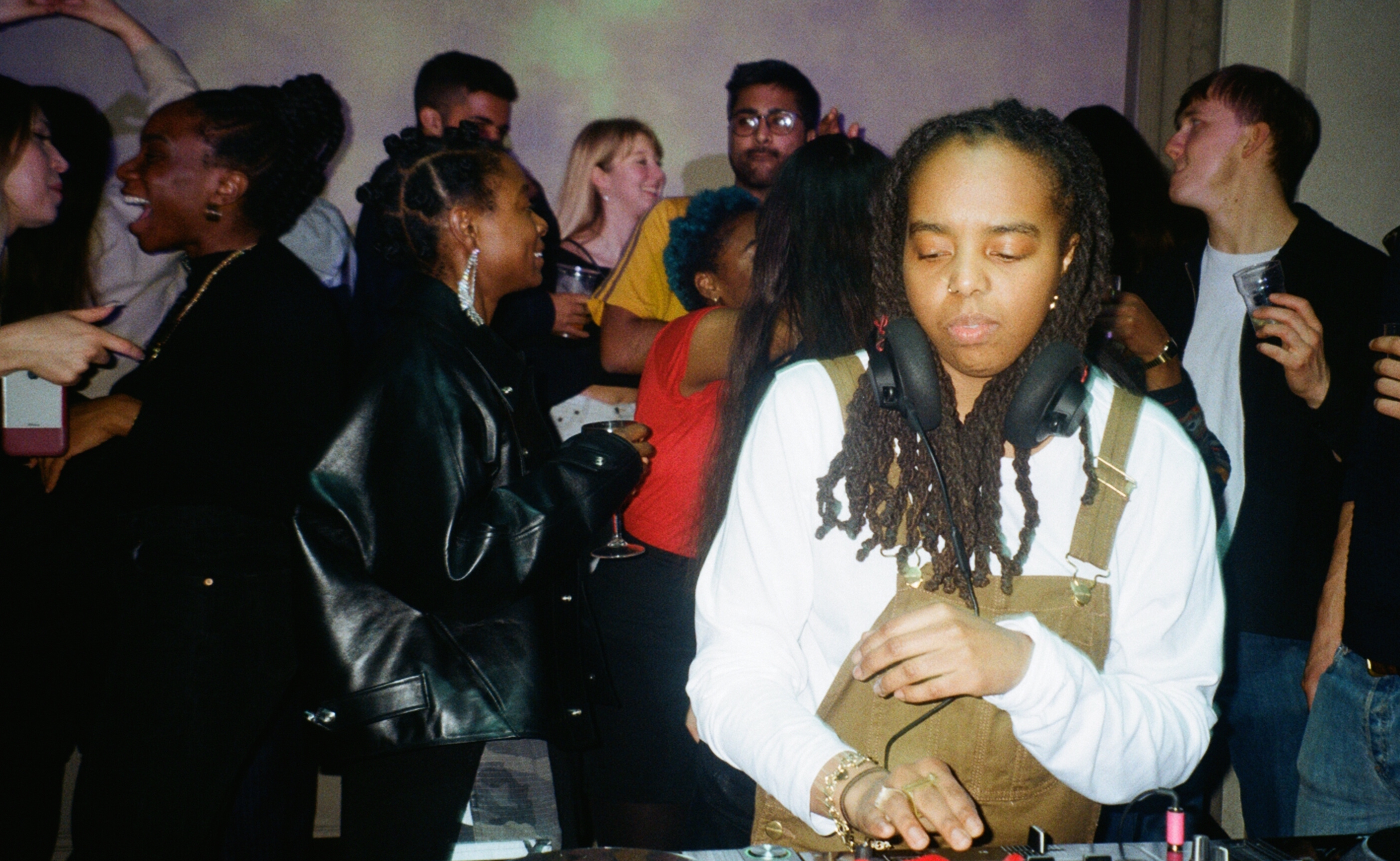 Photo of set Shy One.