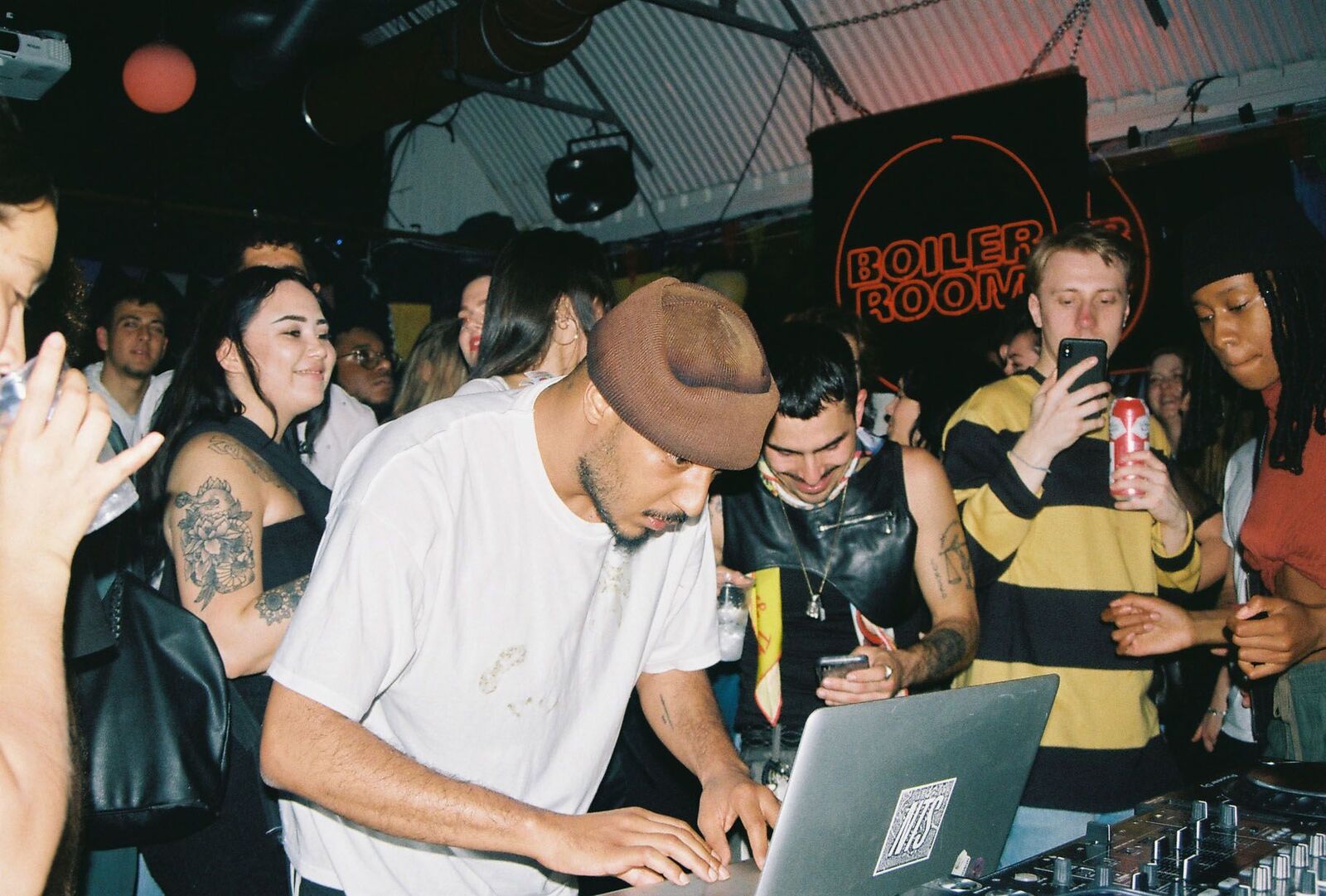 Photo of set Kelman Duran.