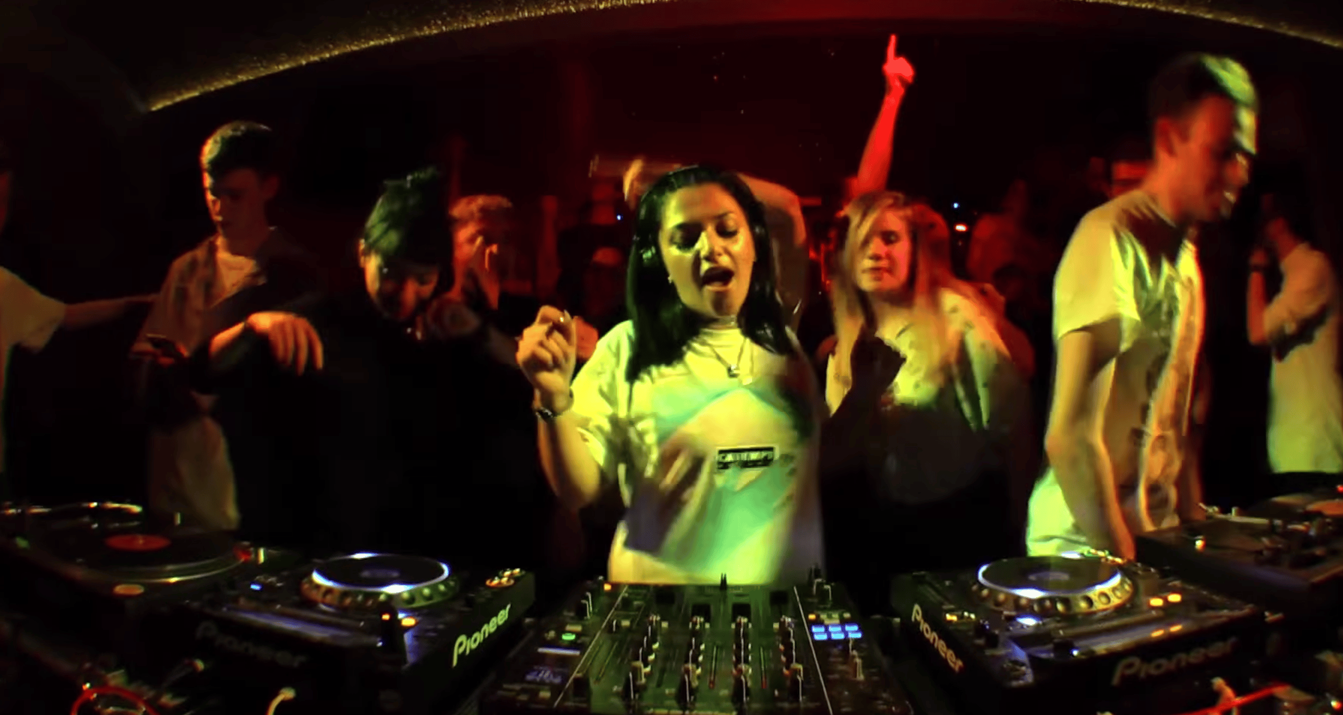 Photo of set Amy Becker.