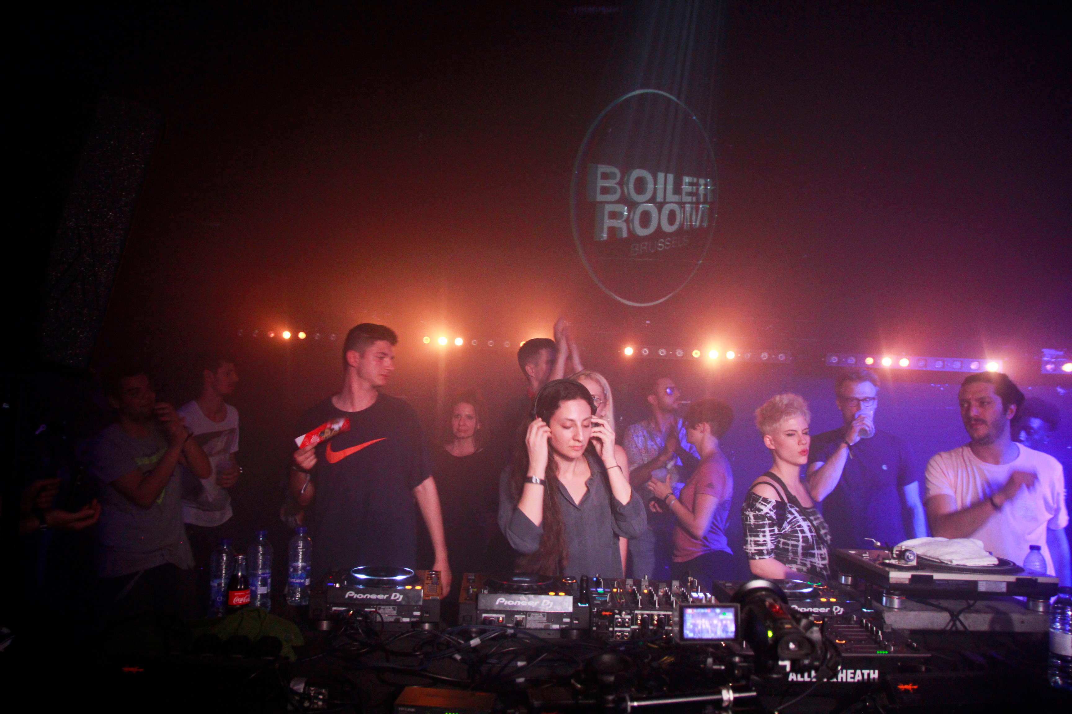 Photo of set Ece Özel.