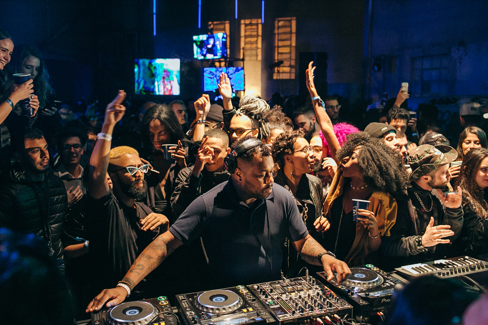 Photo of set Derrick Carter.