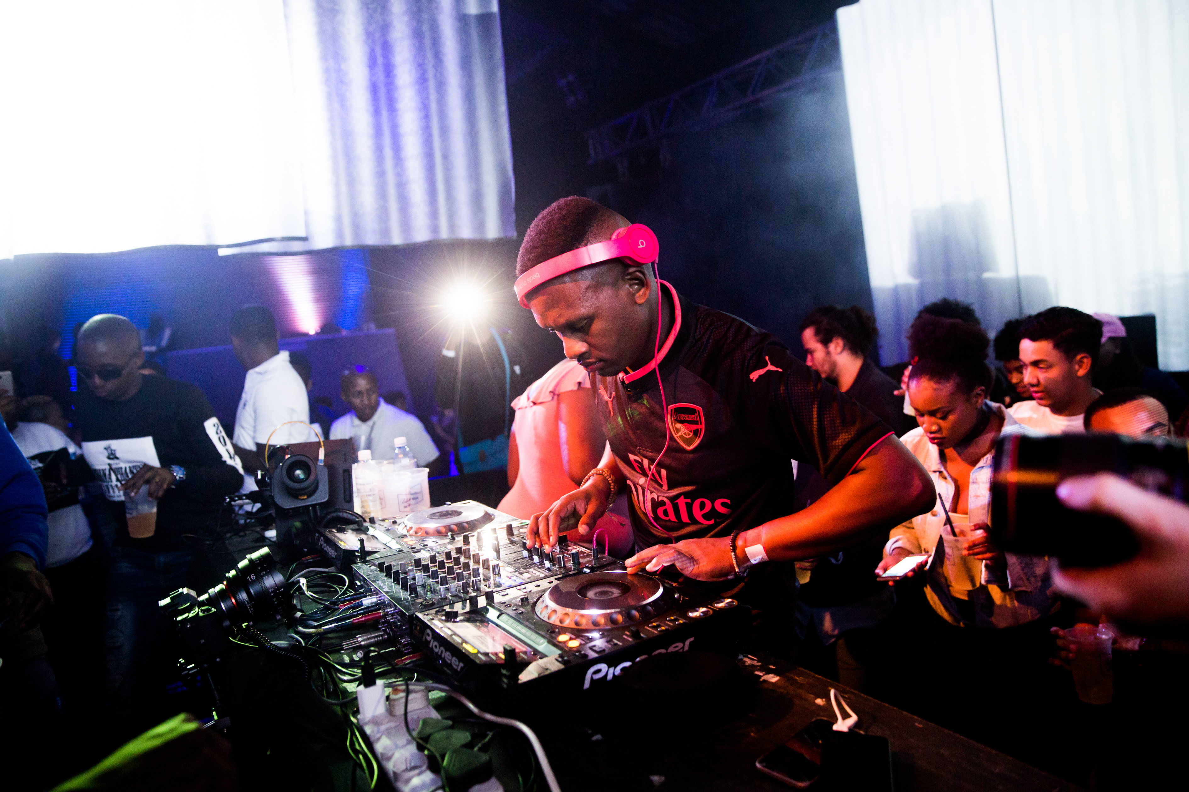 Photo of set Aux Womdantso.