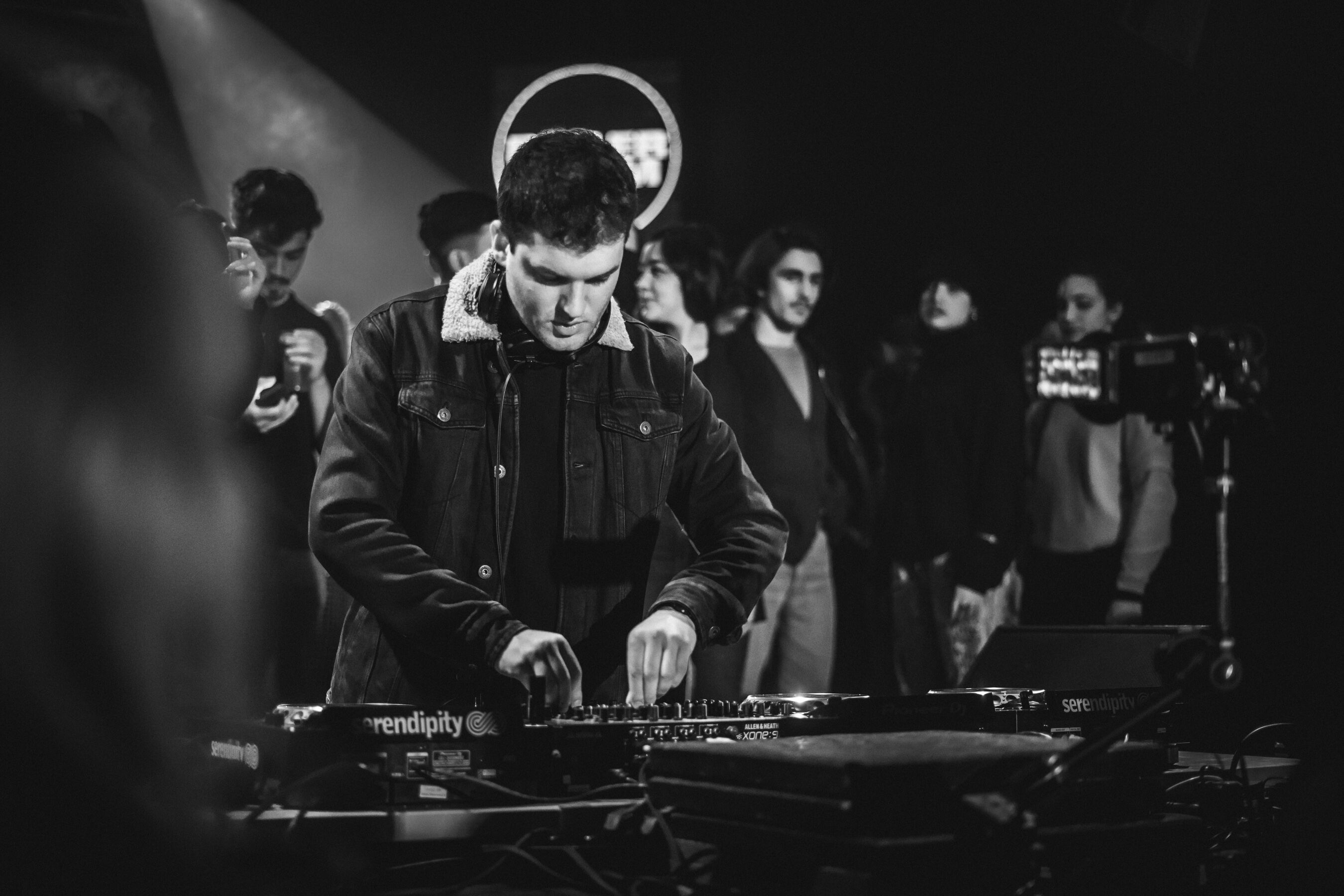 Photo of set CHEVEL.