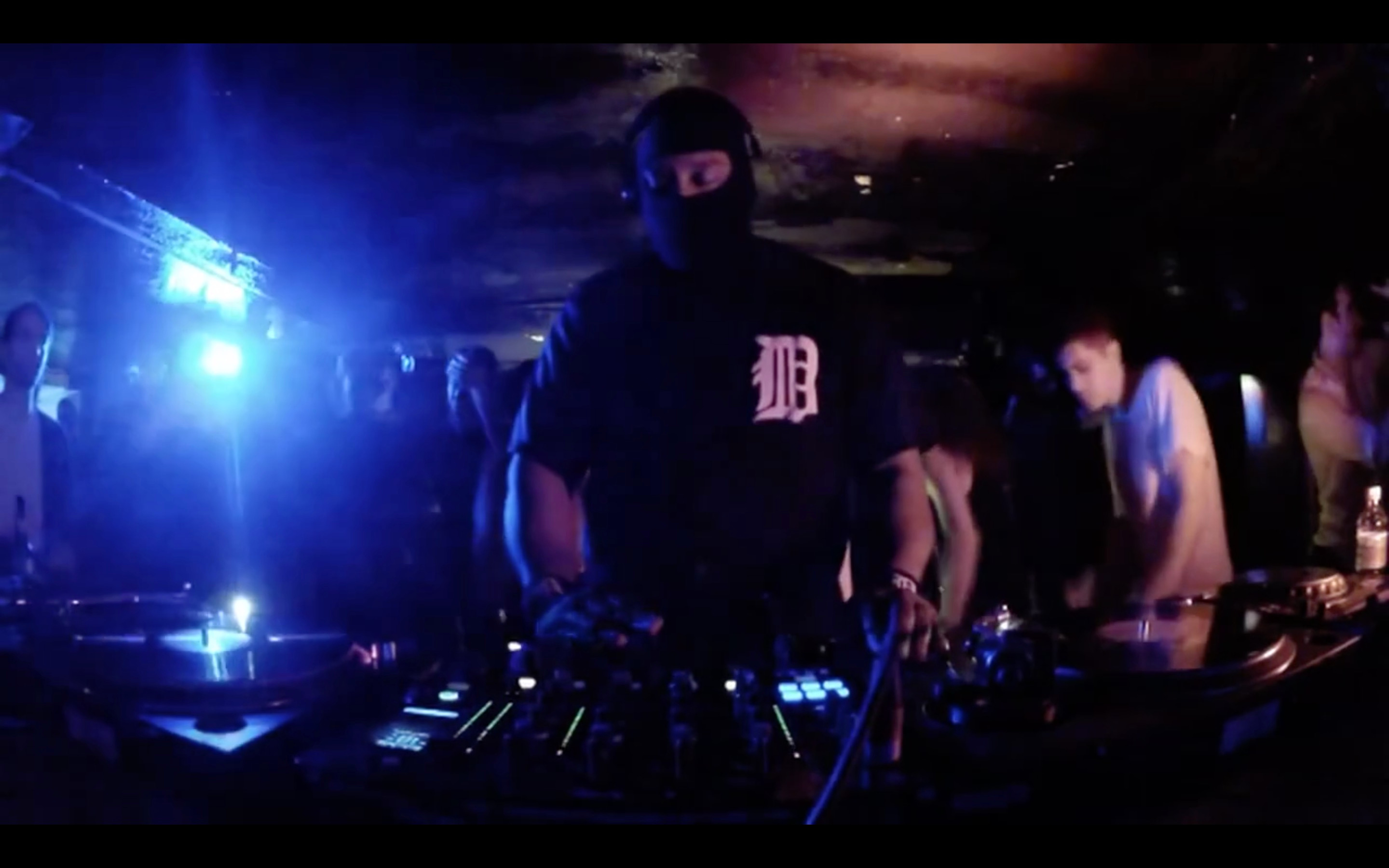 Photo of set DJ Stingray.