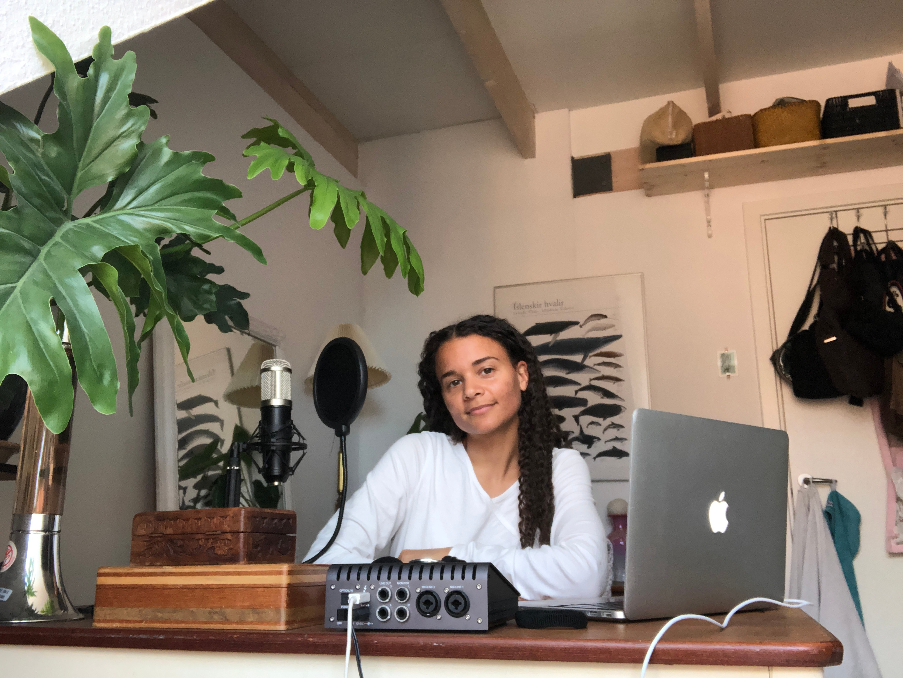 Flyer for event Erika de Casier.