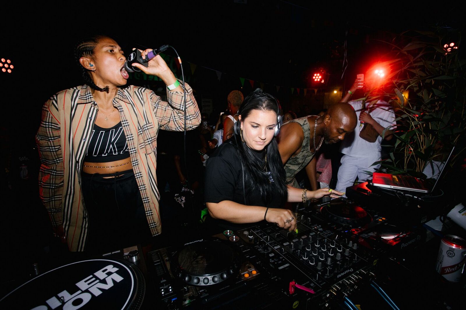 Photo of set Jubilee.