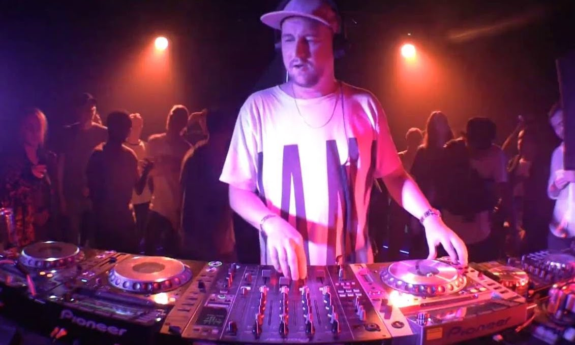 Flyer for event Machinedrum.