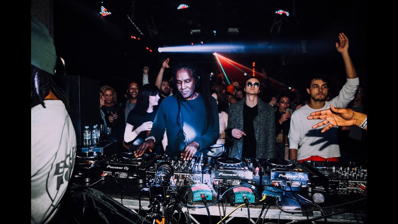 Photo of set Norris "Da Boss" Windross & MC Creed.