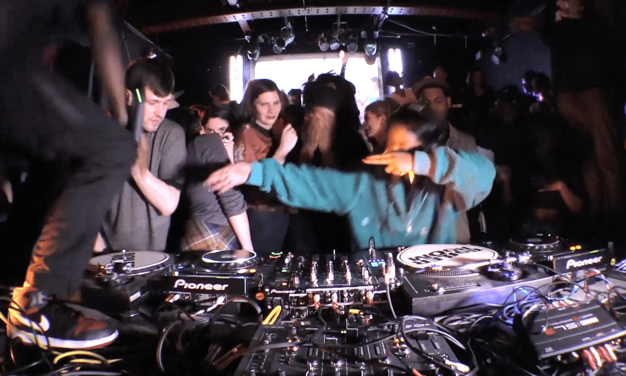 Photo of set Skinny Macho b2b Siobhan Bell.