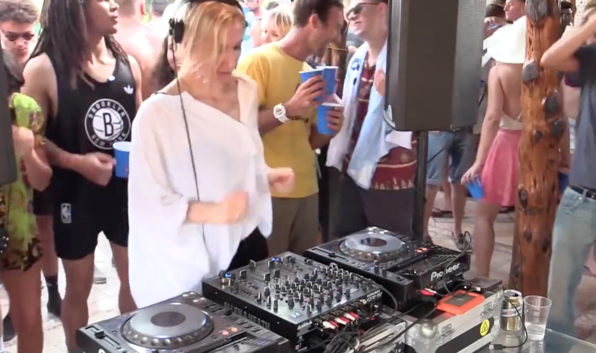 Photo of set Ellen Allien.