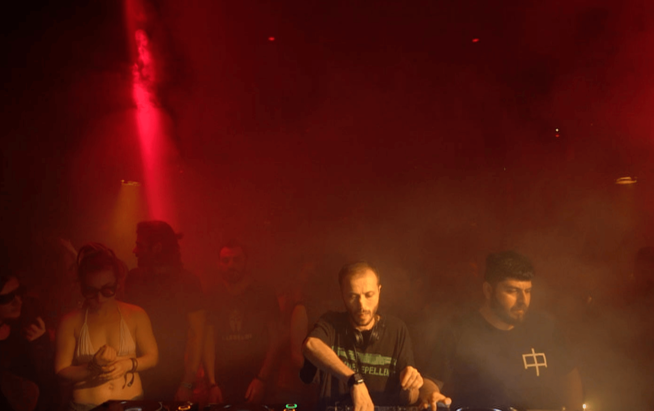 Photo of set Greenbeam and Leon.