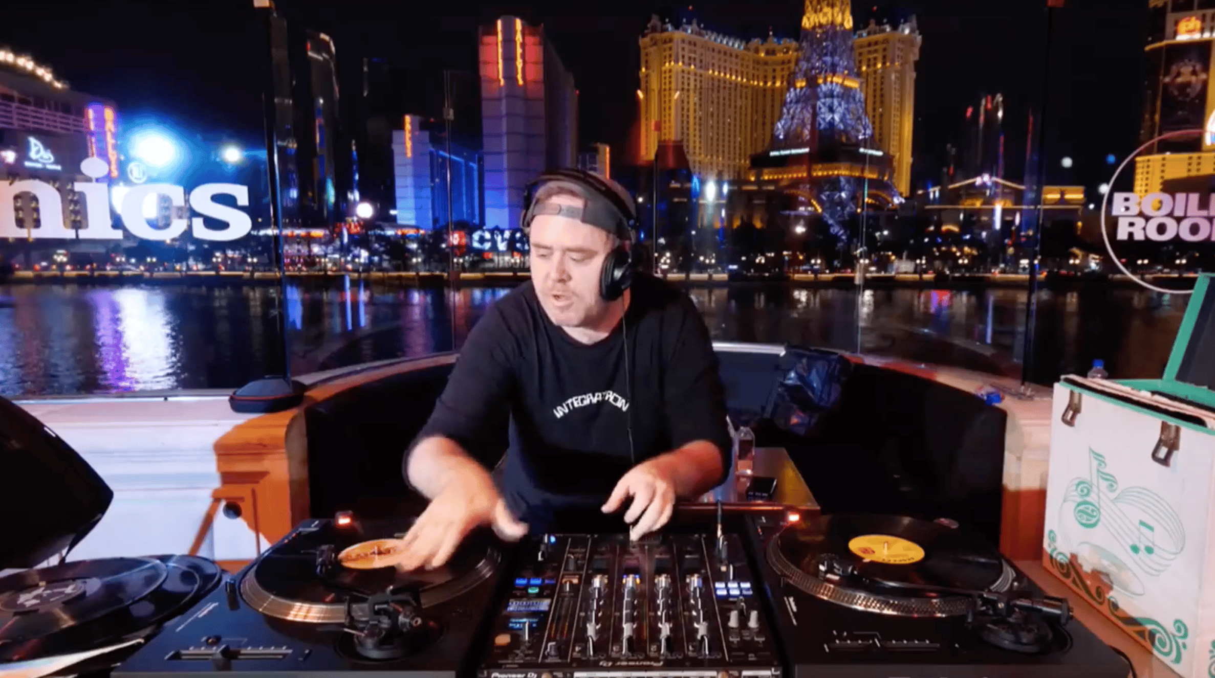 Photo of set Cut Chemist.