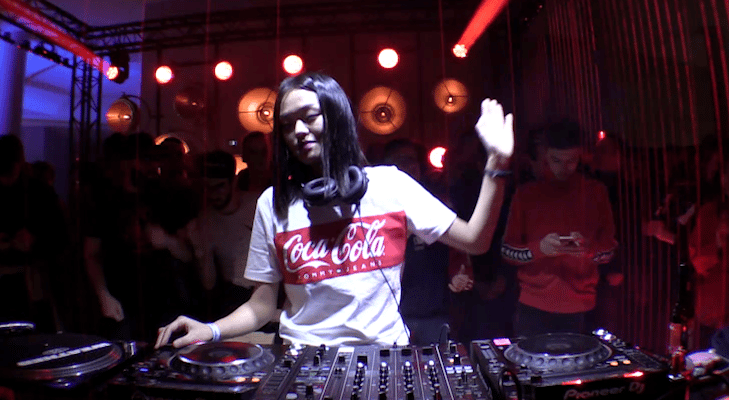 Photo of set Park Hye Jin.