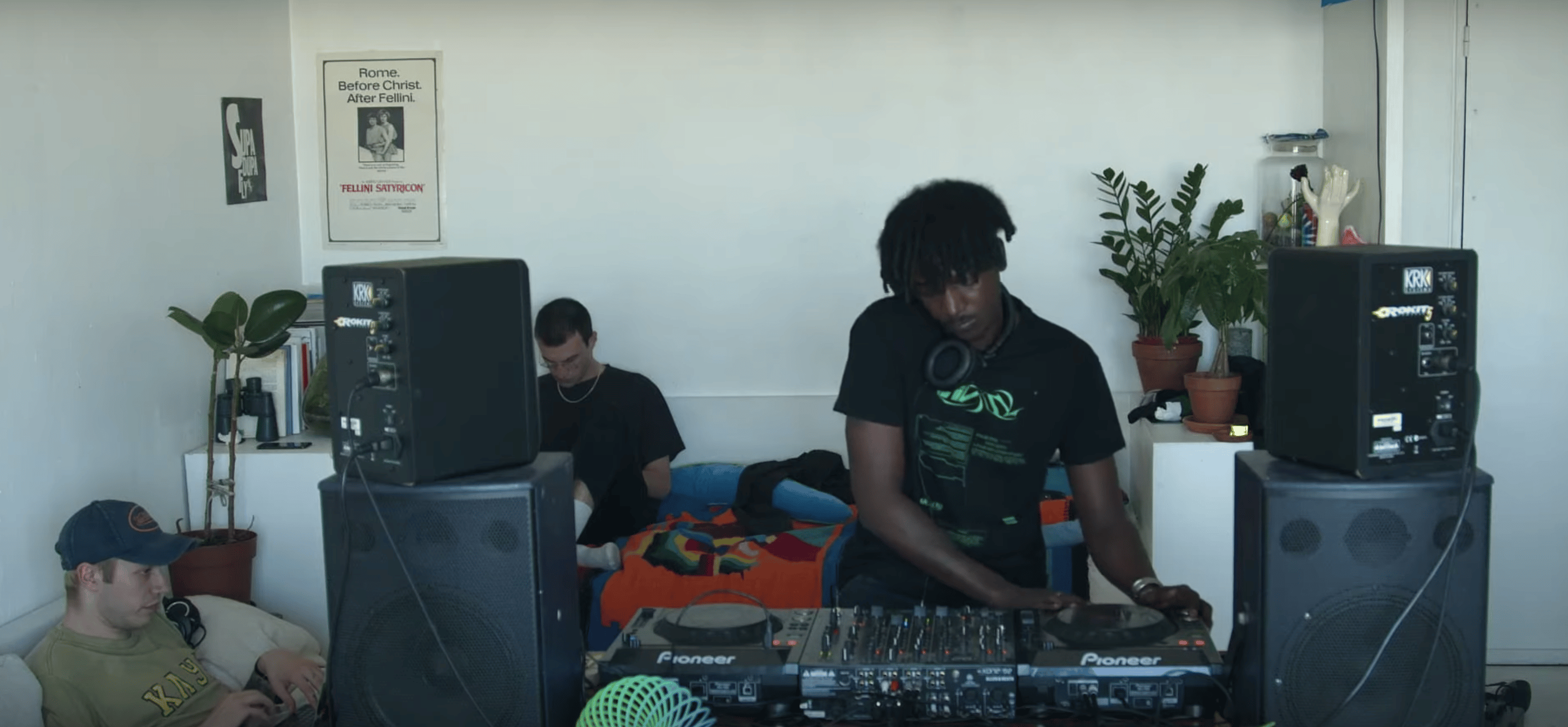 Photo of set DJ Sacom.