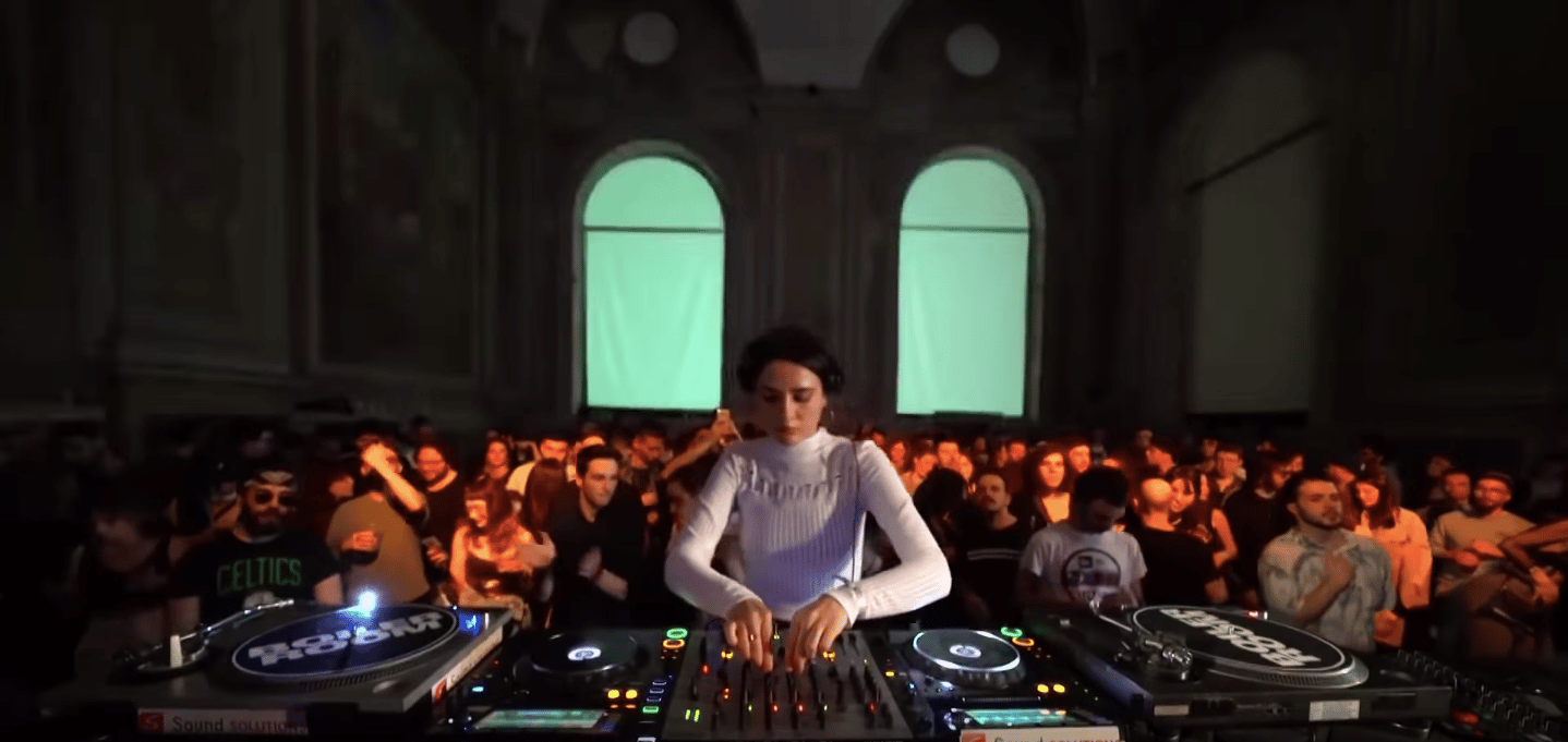 Photo of set Silvia Kastel.