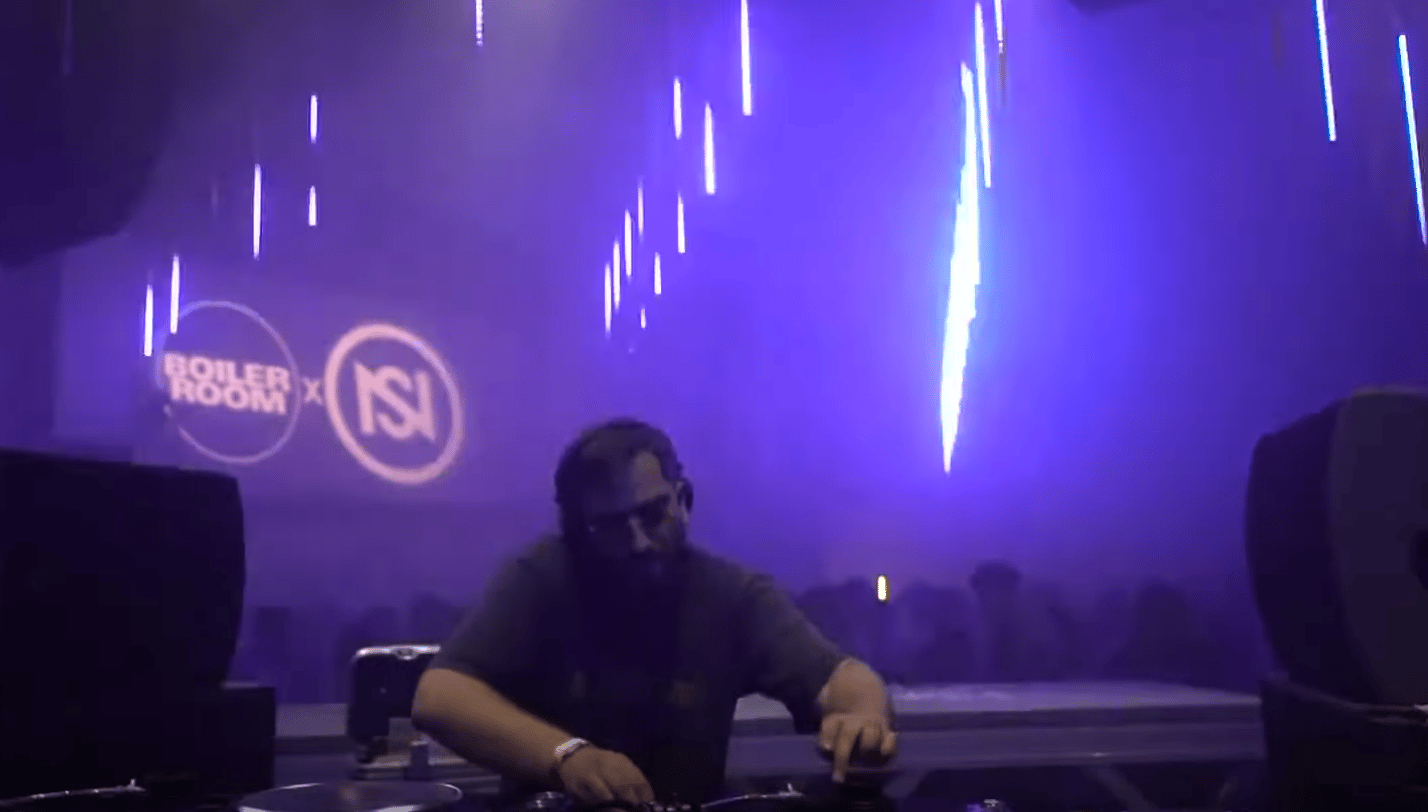 Photo of set Zaltan.