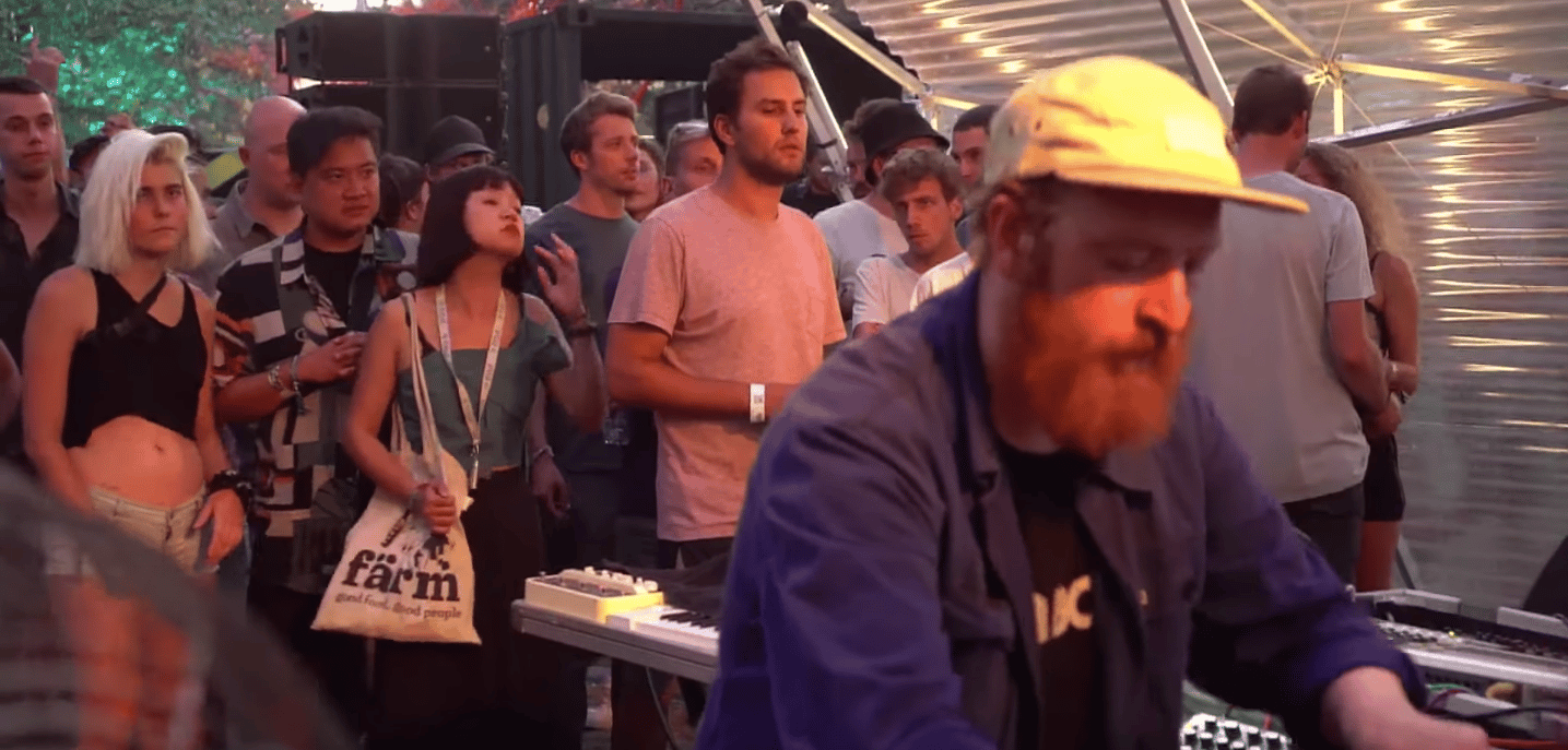 Photo of set Synkro.