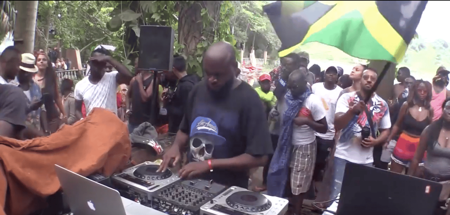 Photo of set Naselow.