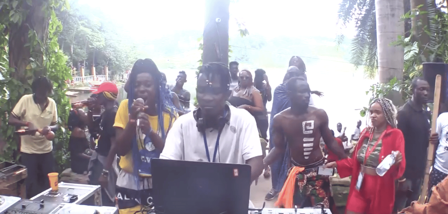 Photo of set Reedah & Anti Varius.