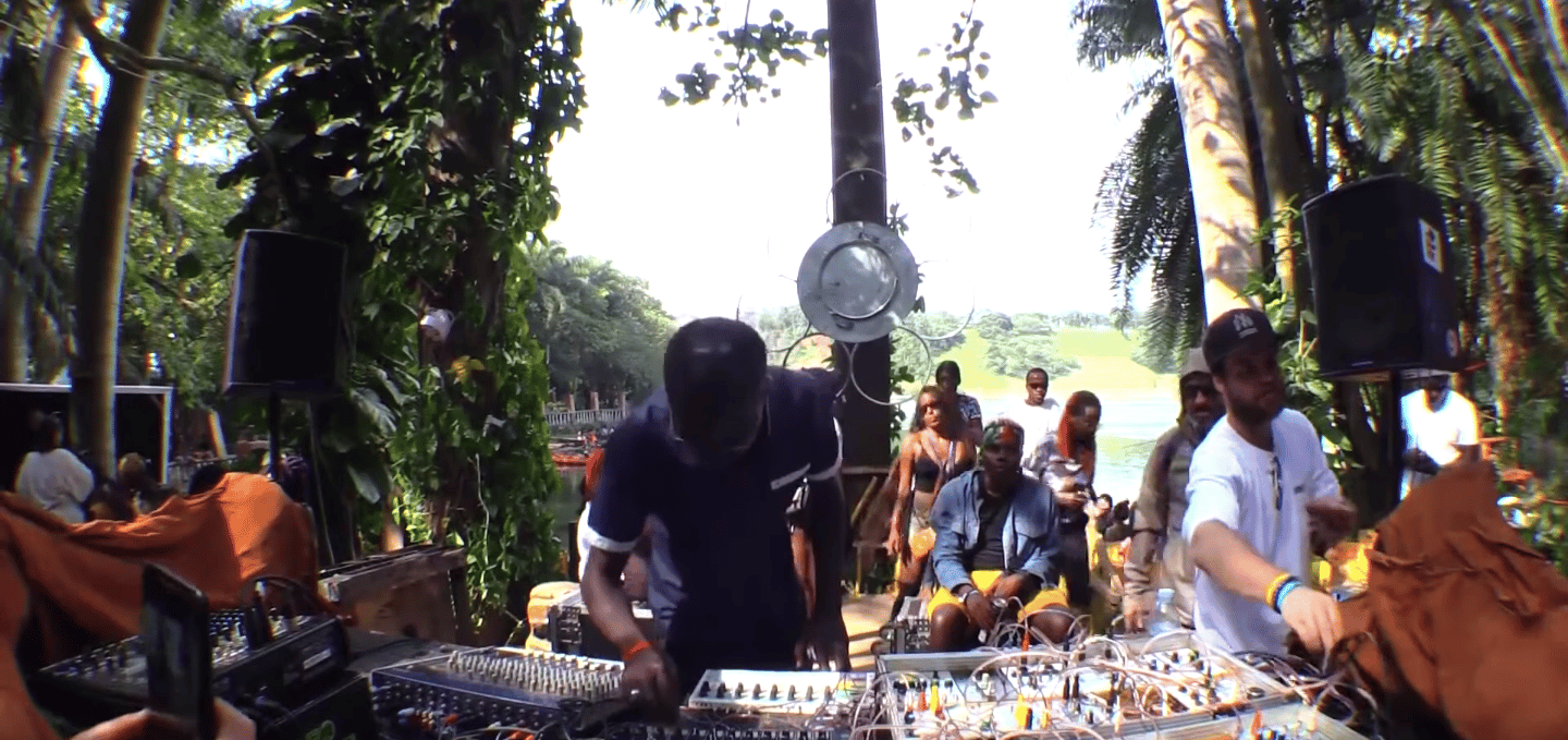 Photo of set Afrorack.