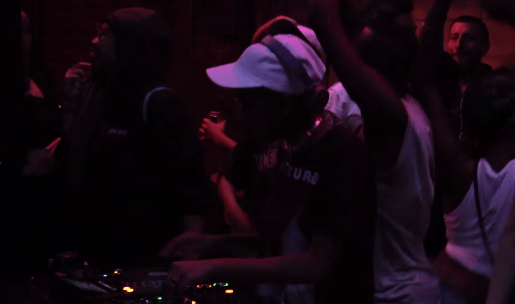 Photo of set SHYBOI.