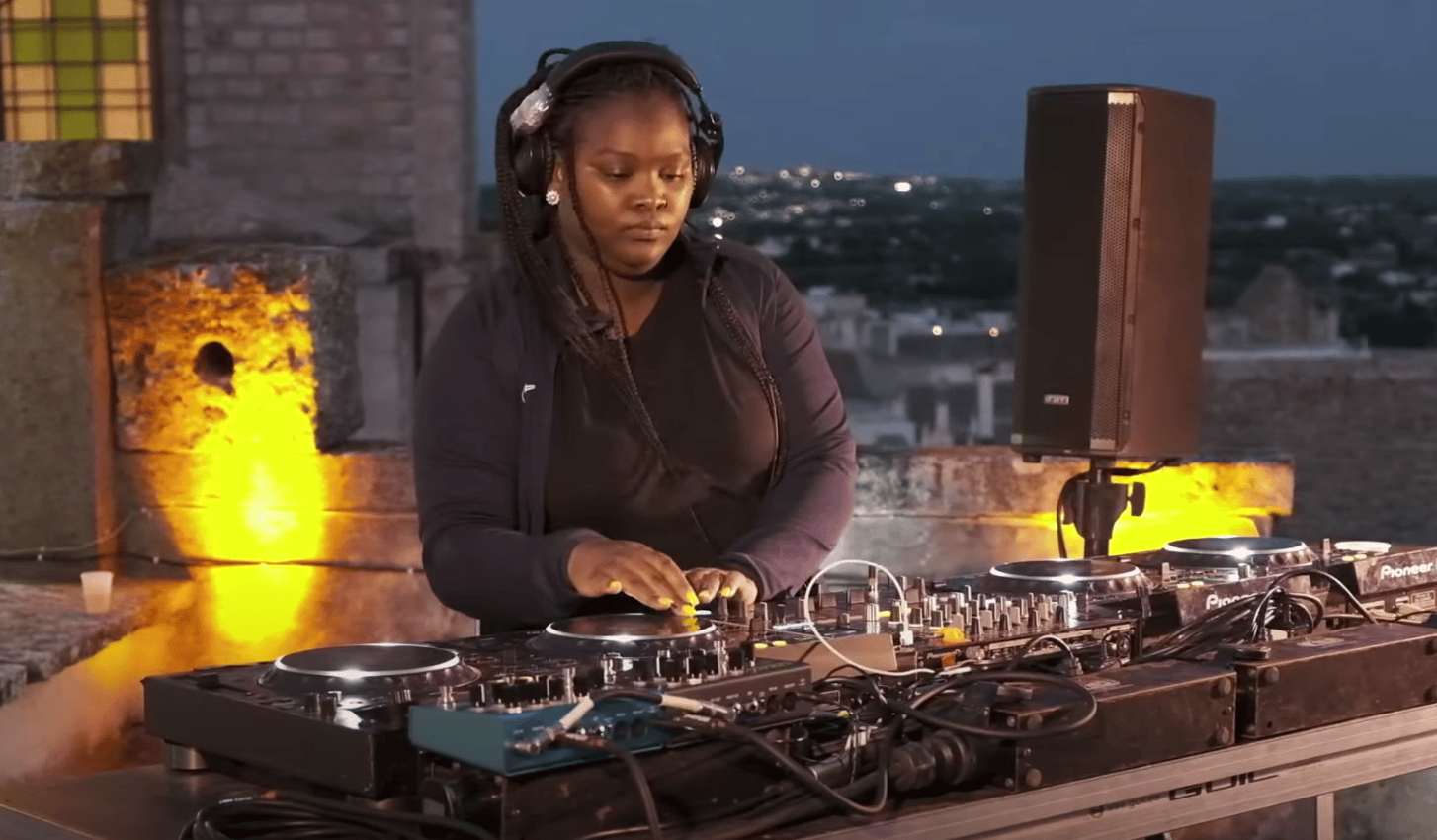 Photo of set Nídia.