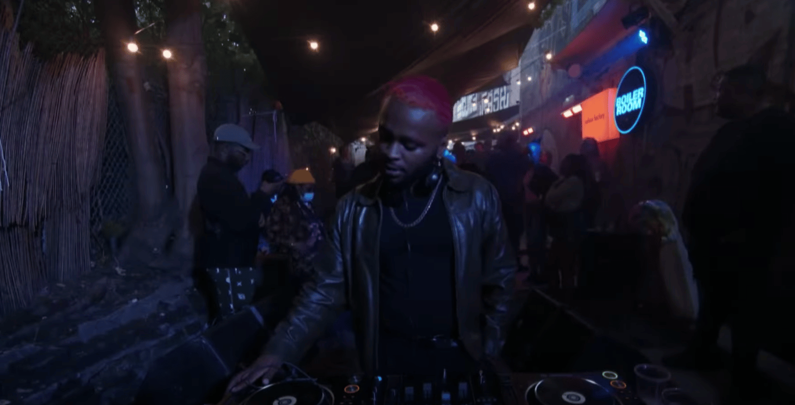 Photo of set Hasani.