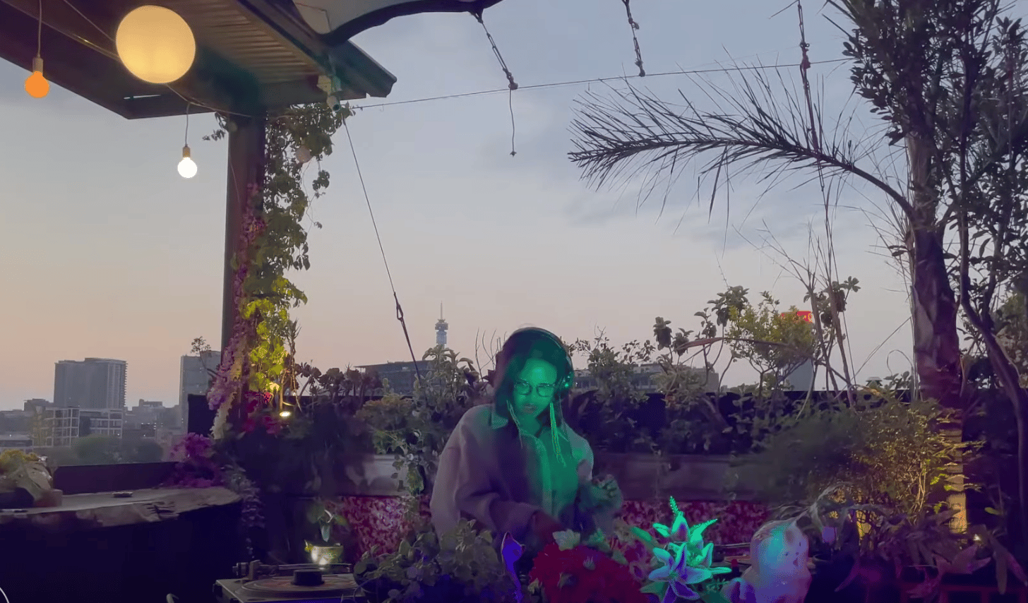 Photo of set Thuli Majozi.