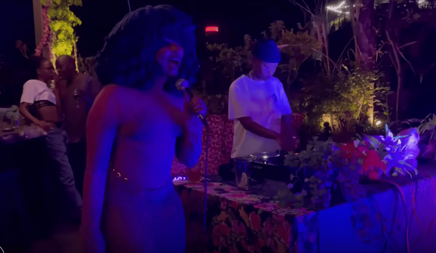 Photo of set Moonchild Sanelly.