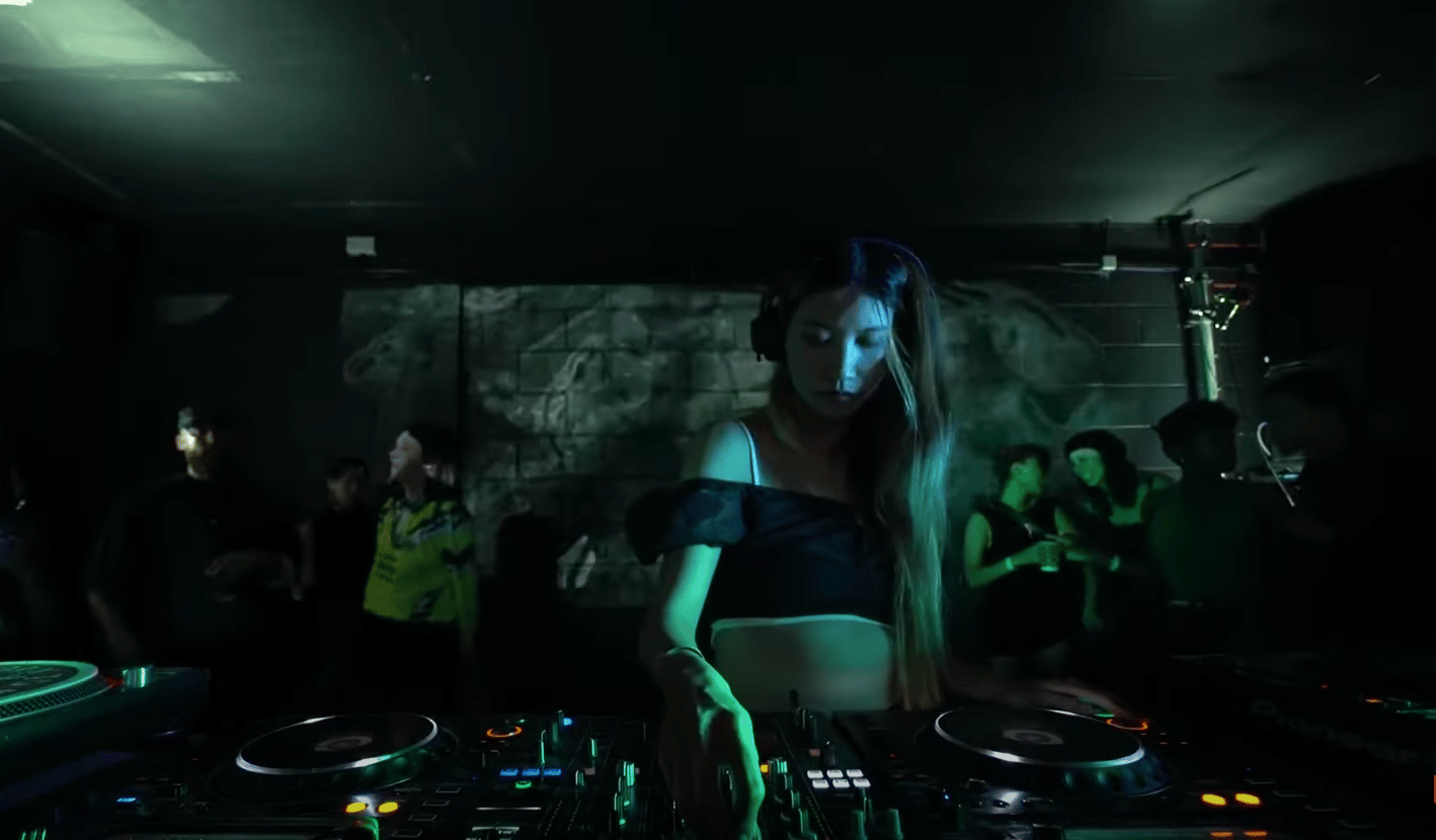 Photo of set Flora Yin-Wong.