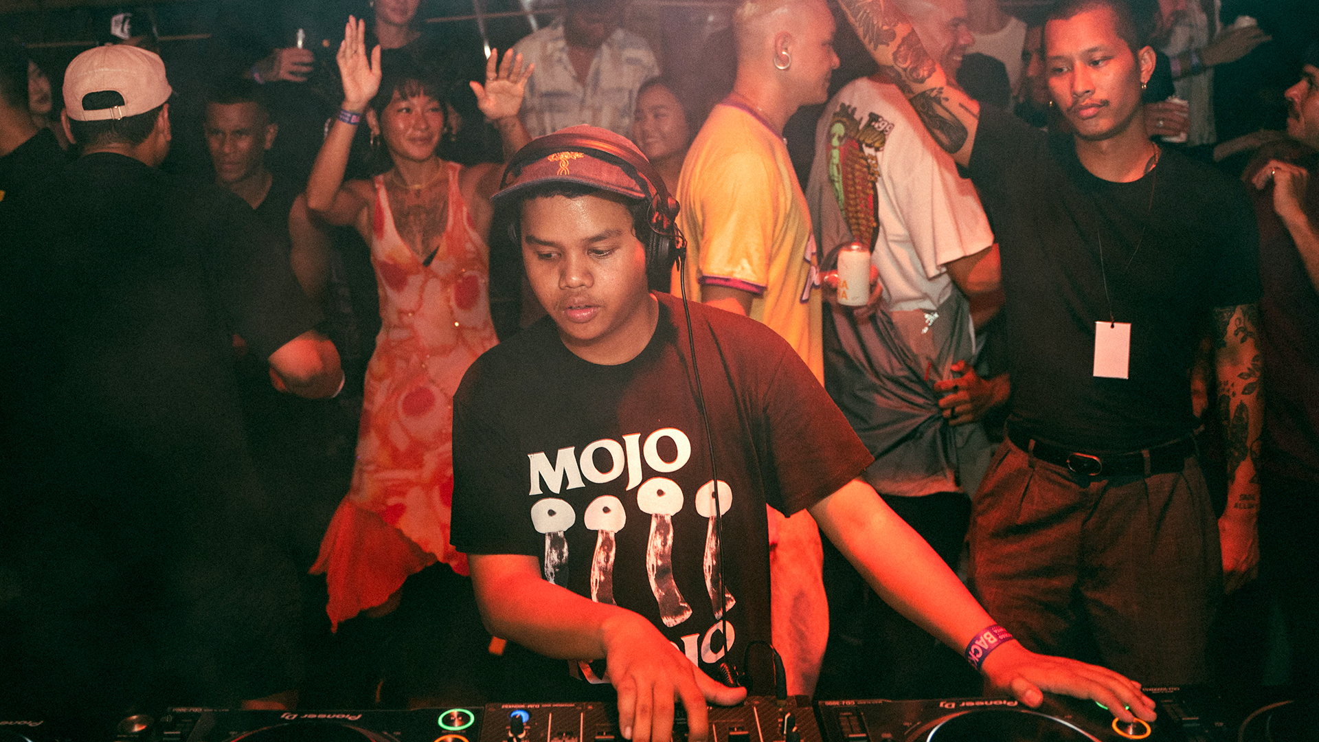 Photo of set Artificial.