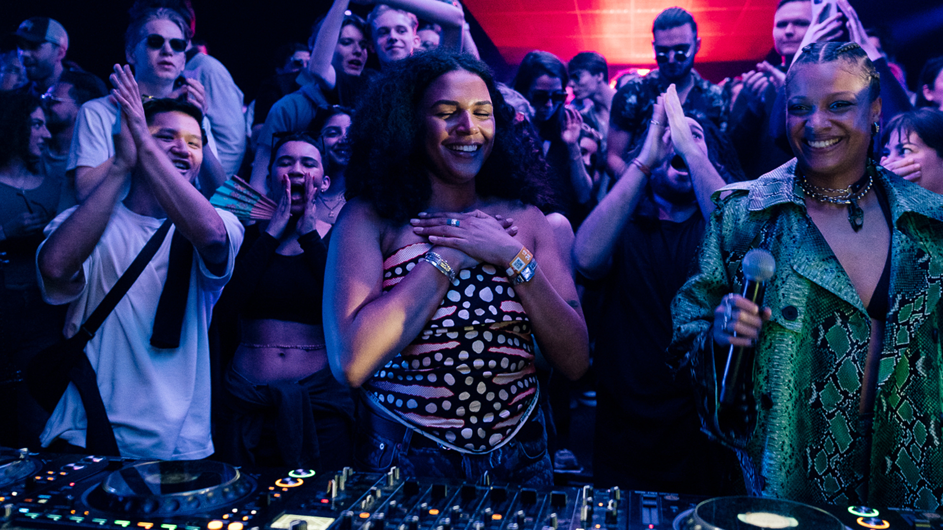 Photo of set Bibi Seck.