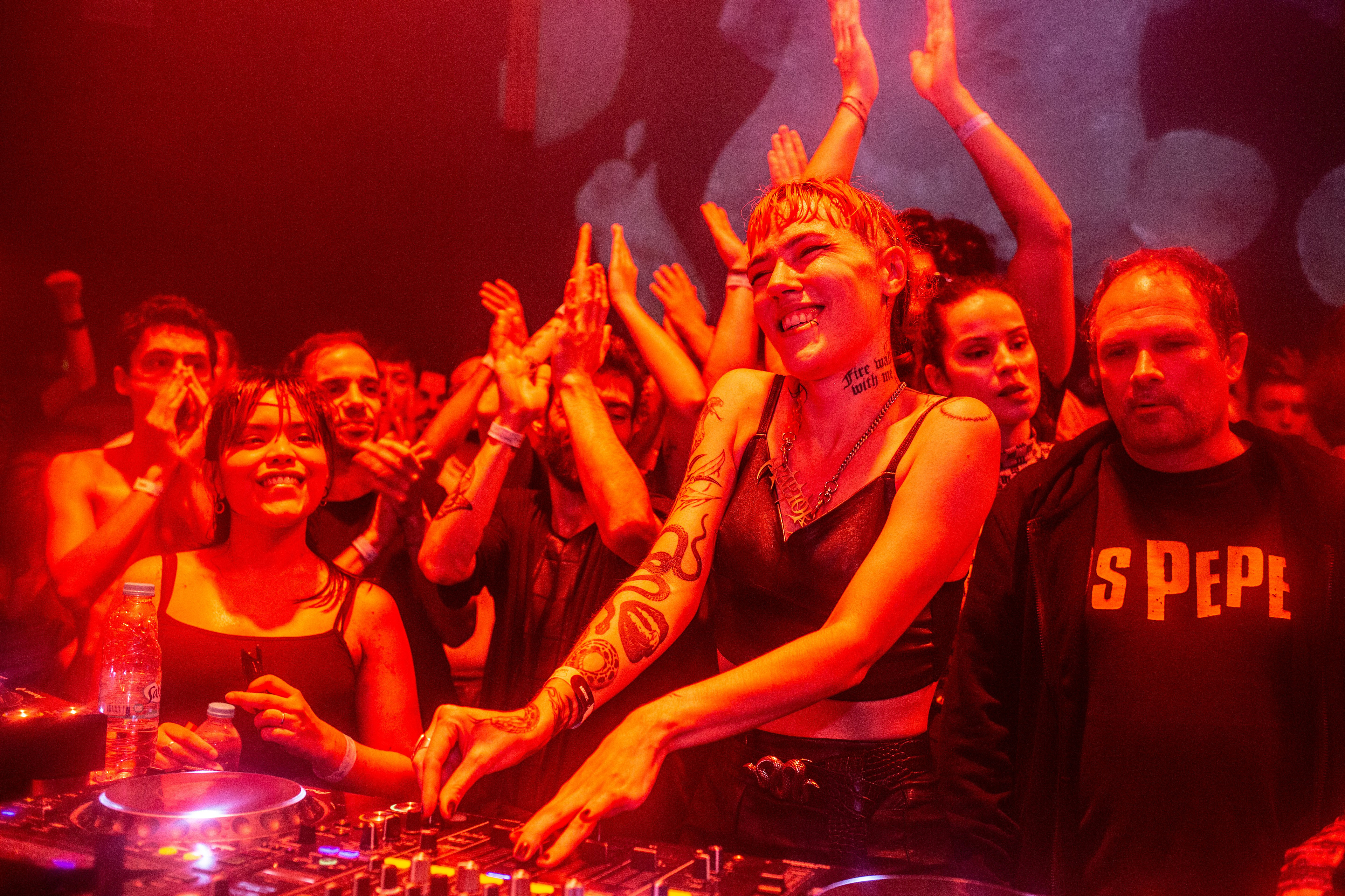 Photo of set Cassie Raptor.