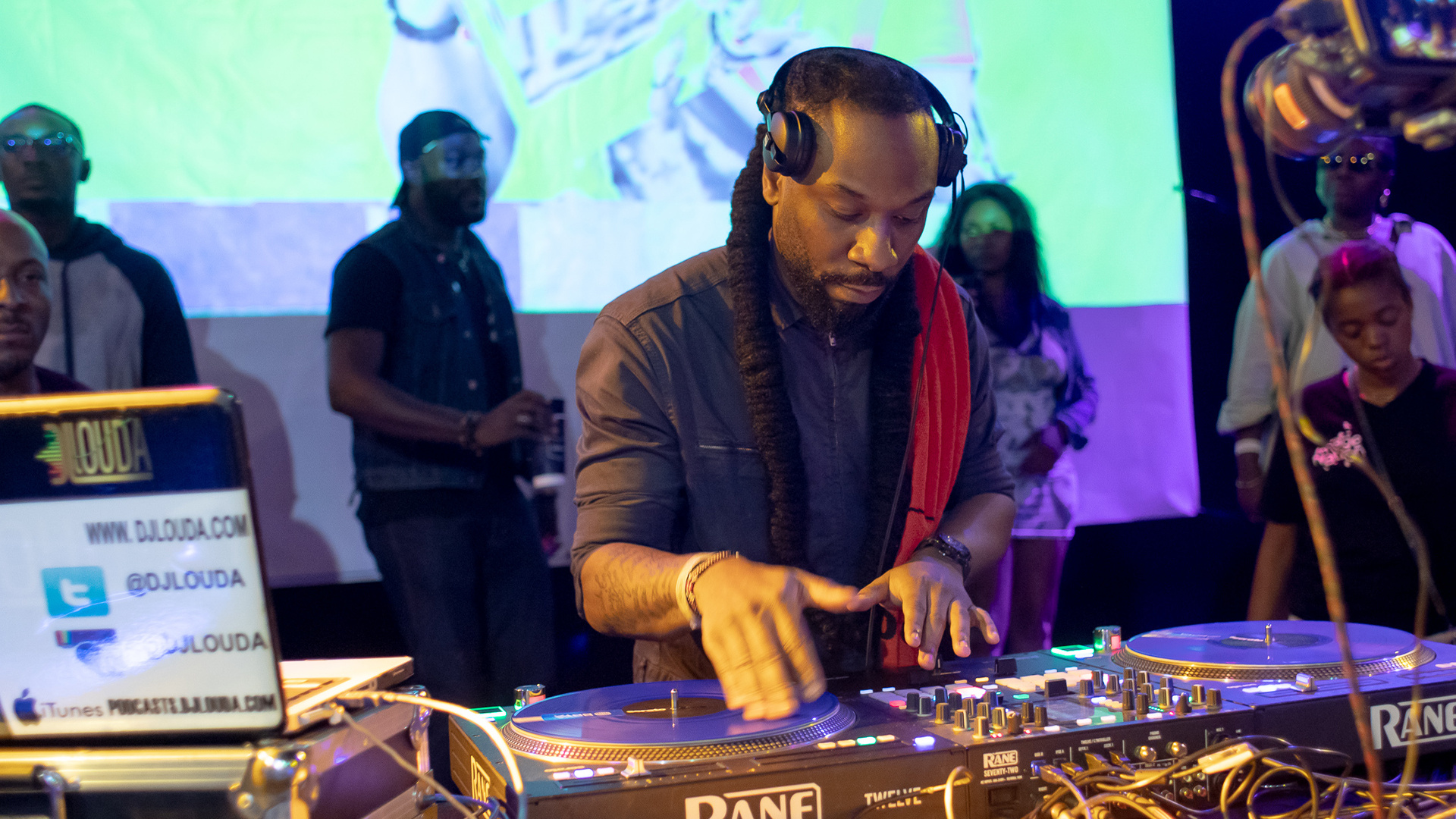 Photo of set DJ Louda.