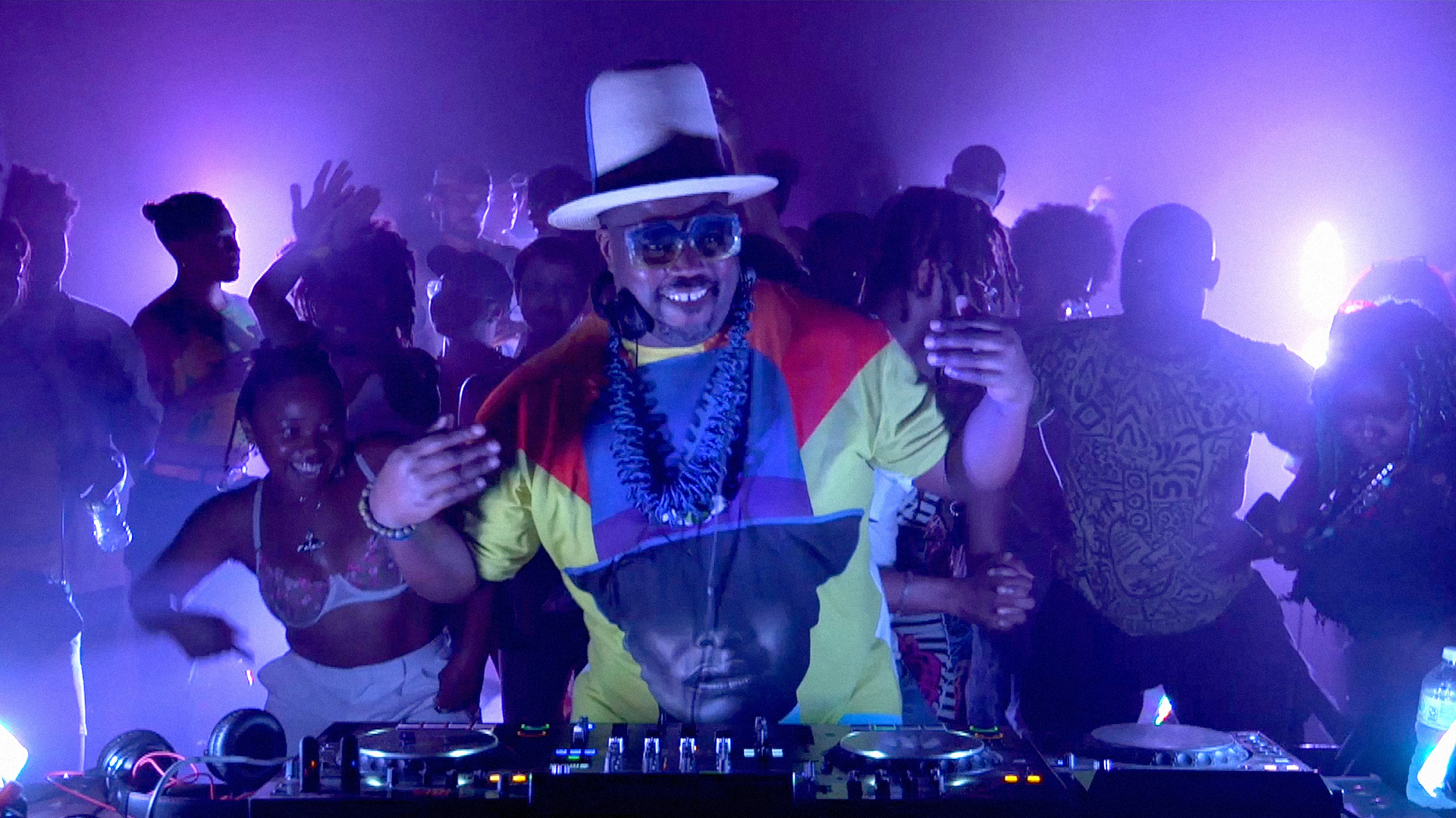 Photo of set Duane Powell.