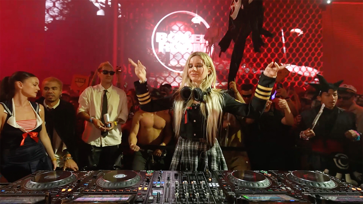 Photo of set Joanna Kuchta.