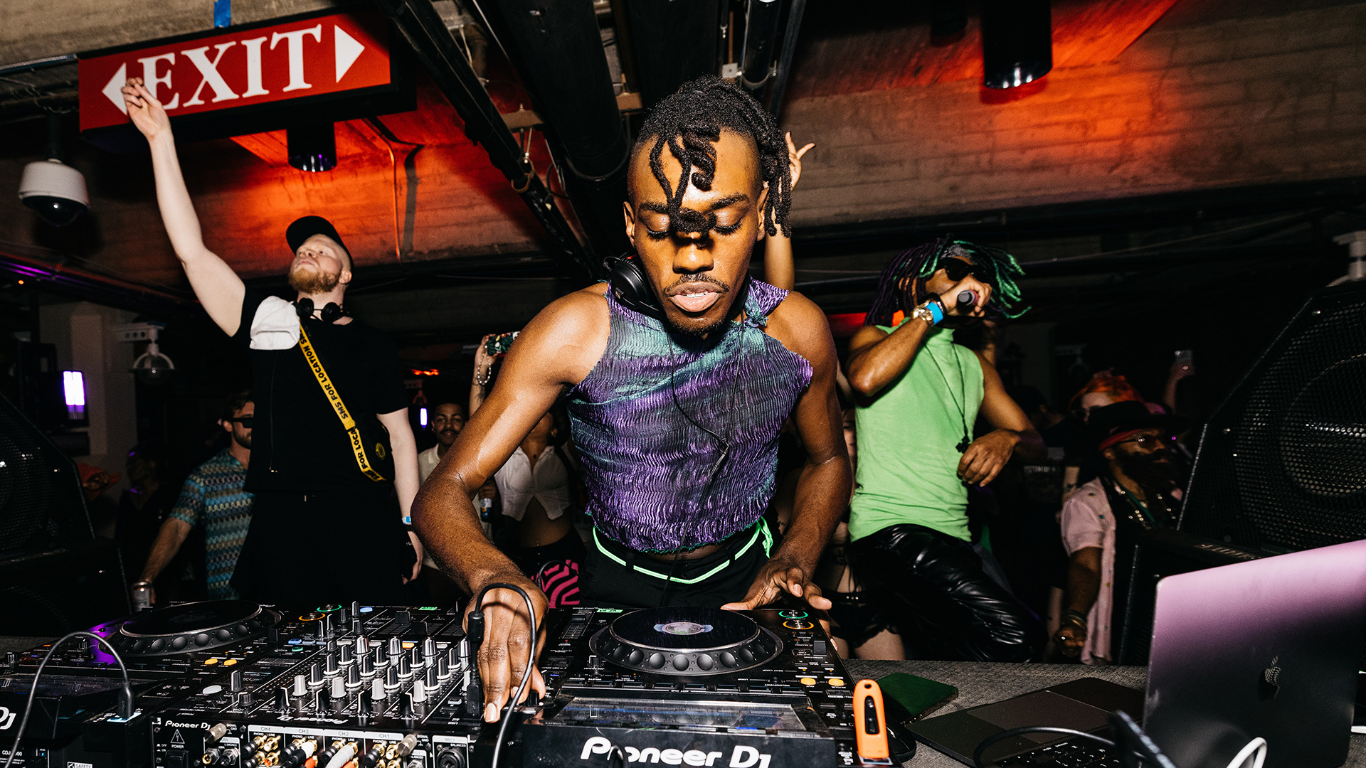 Photo of set JSPORT.