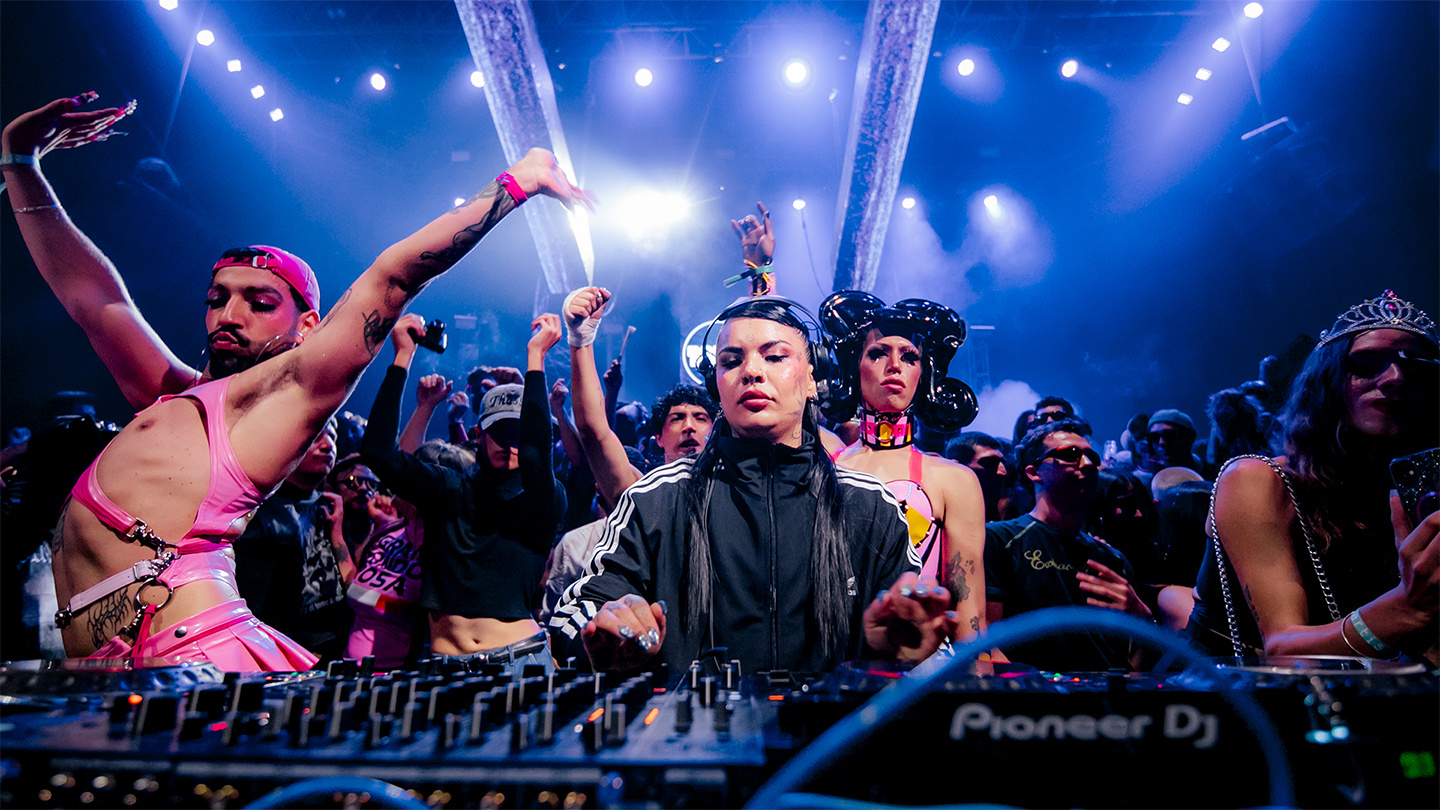 Photo of set Katalina Schwarz.