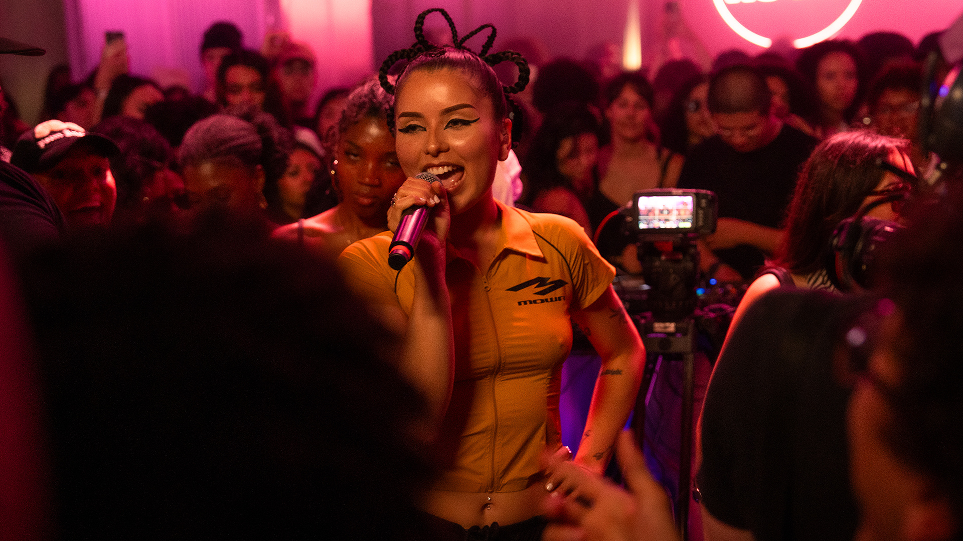 Photo of set Lexa Gates.