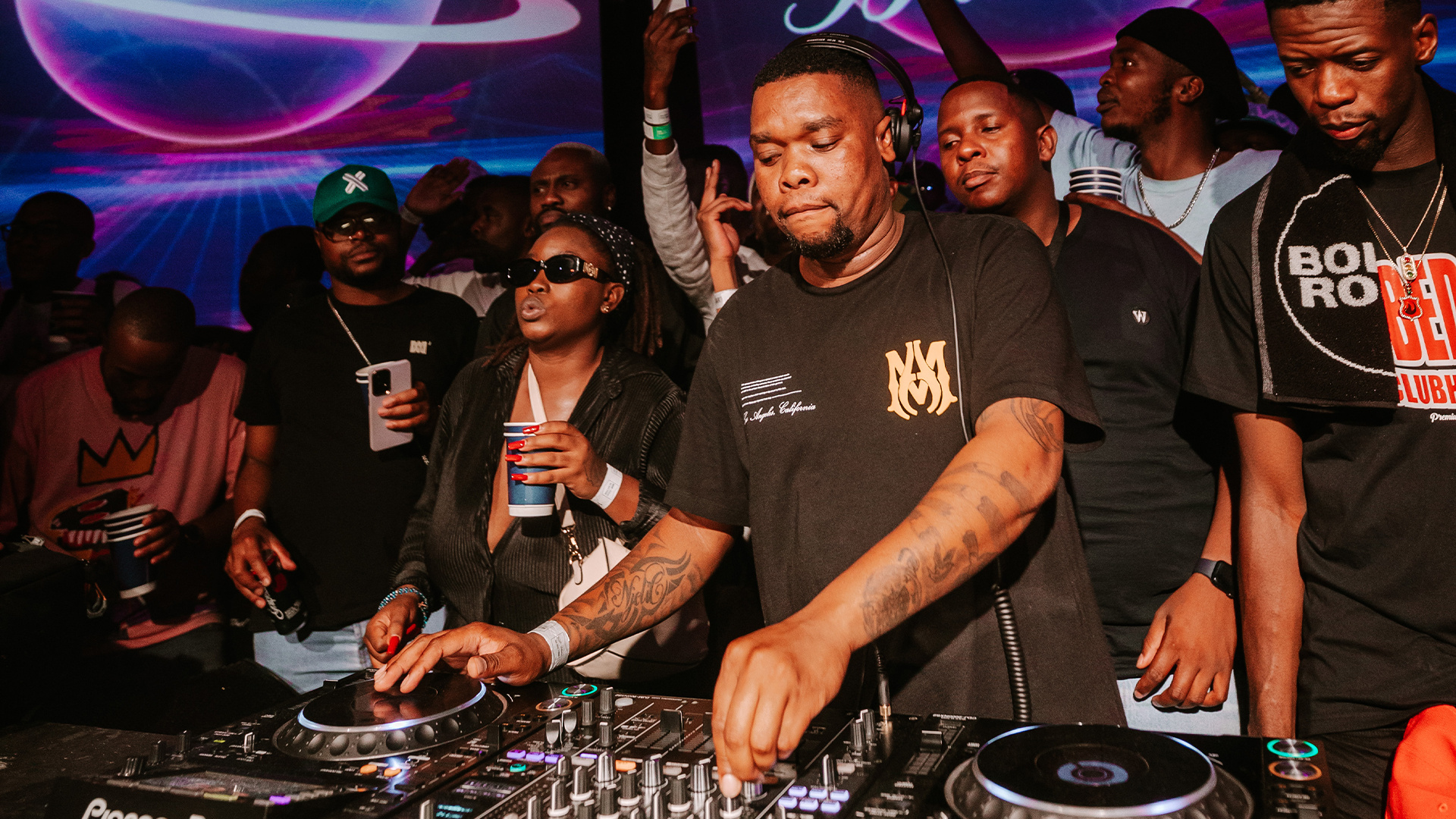 Photo of set Njelic.