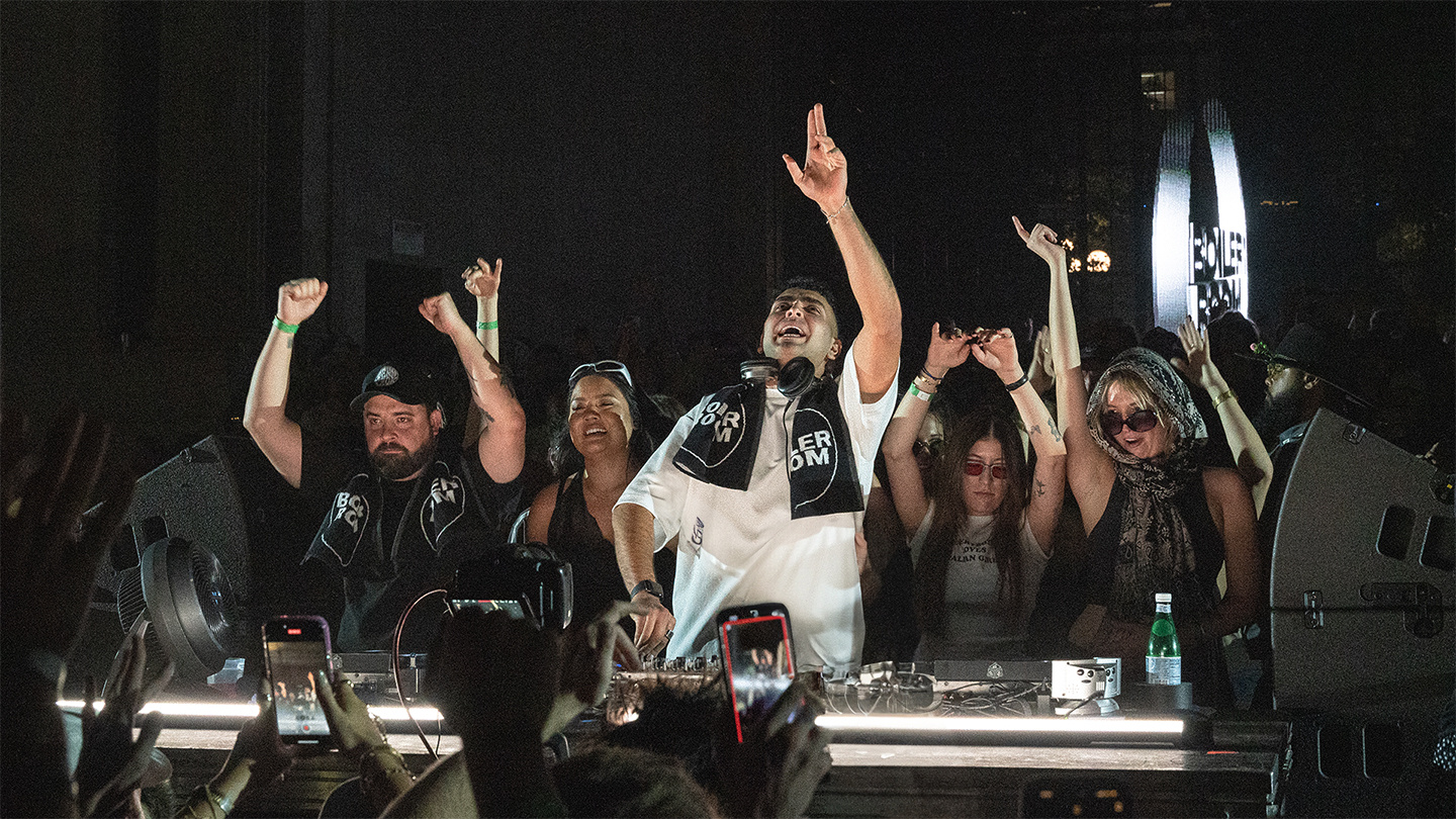 Photo of set Sammy Virji.