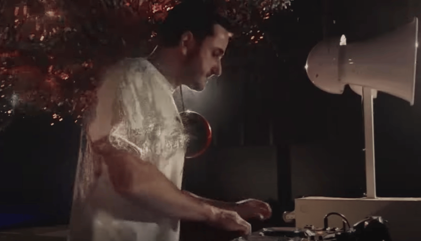 Flyer for event Vermelho.