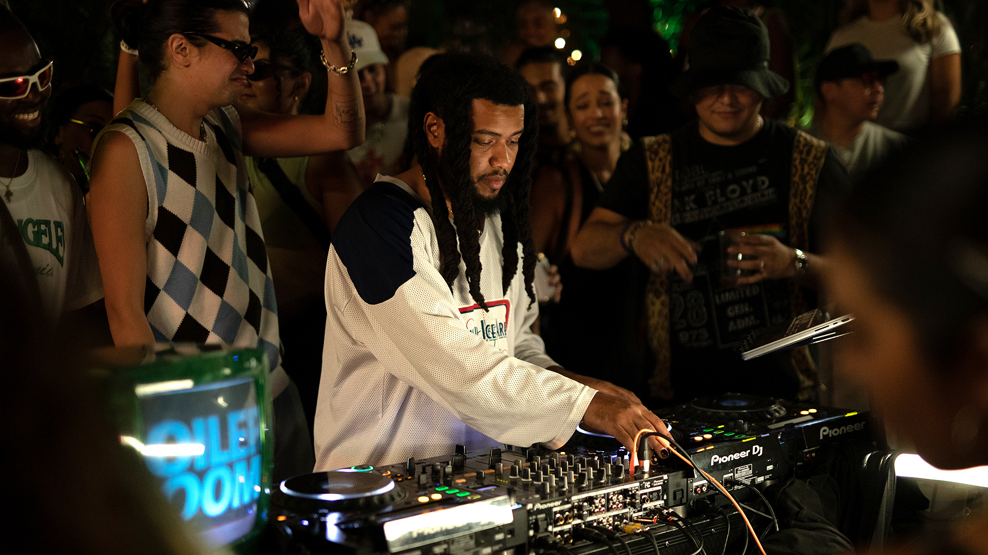 Photo of set Sleepy Joe.