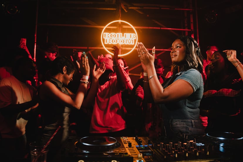 Photo of set Nicky Summers & Captain Lulaz.