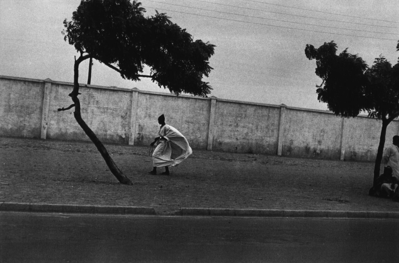 Dakar Roadside with Figures edit.png