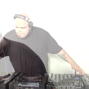 DJ Sneak-profile-image
